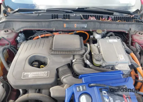 2020 Ford Fusion Plug-In Hybrid Titanium z USA, uszkodzony, nr VIN 3FA6P0SU6LR158522